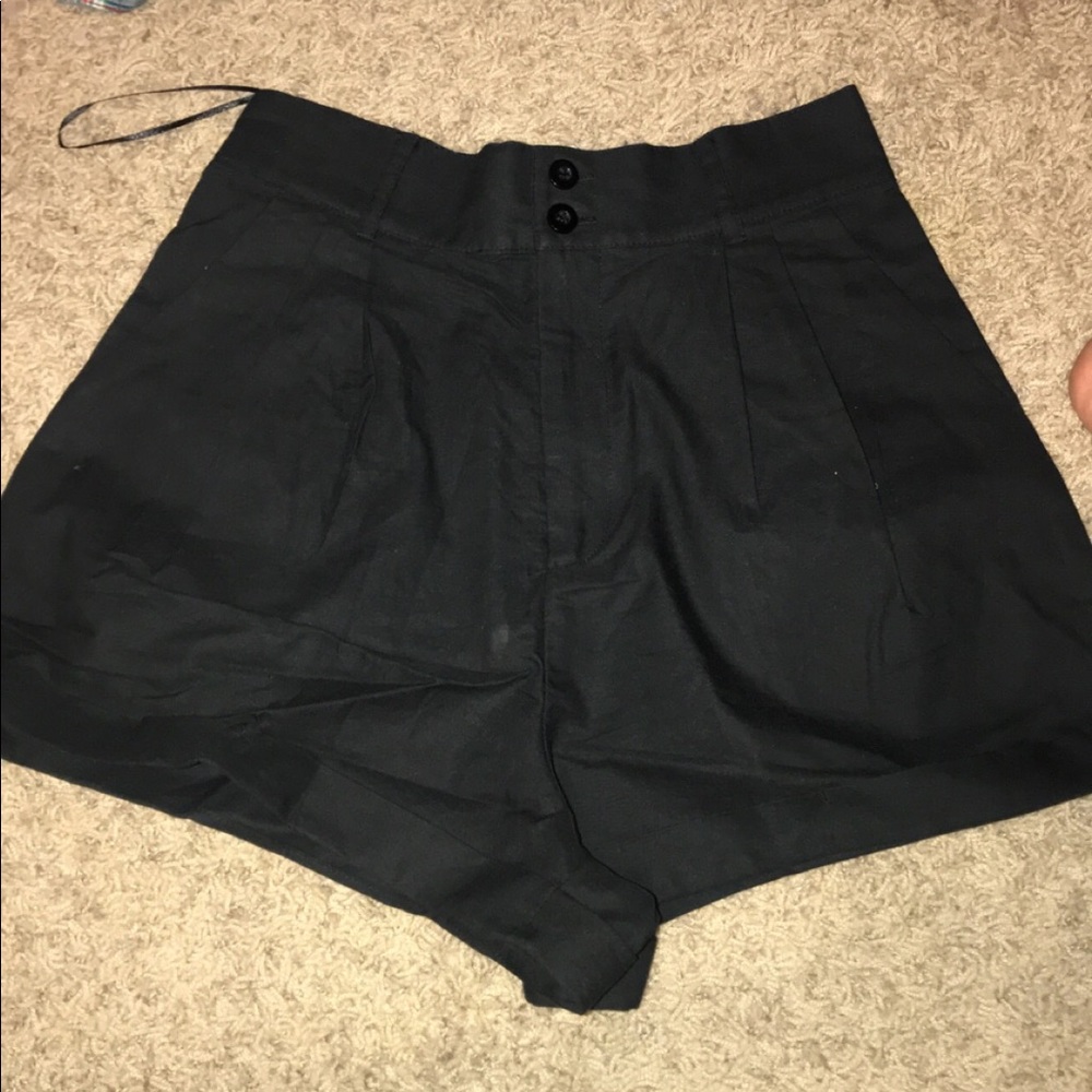 Xenia black shorts